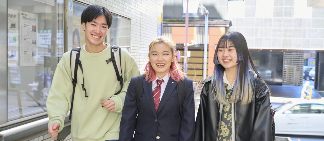 髪型や髪色、服装は自由！